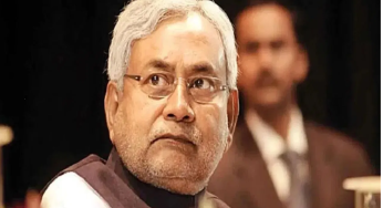 बेगूसराय में नीतीश कुमार के बयान का विरोध, महिलाओं ने कपड़े उतारकर किया प्रदर्शन